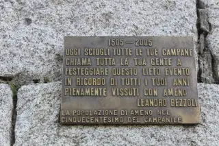 Campanile targa commemorativa - Parrocchiale dell' Assunta a Ameno