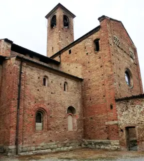 Fianco e campanile - Abbazia di Santa Maria a TortonaFrazione Rivalta Scrivia