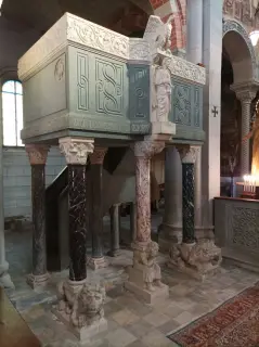 Interno neogotico - Chiesa di San Genesio a Castagneto PoFrazione San Genesio