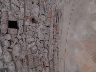 Monofora tamponata della scomparsa cripta - Parrocchiale di Santa Maria di Pulcherada a San Mauro Torinese