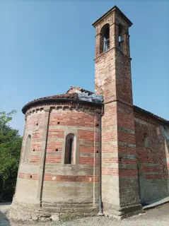 Abside e campanile - Chiesa di San Pietro di Navigliano a San Sebastiano Da PoFrazione Navigliano