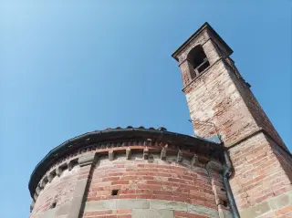 Abside e campanile - Chiesa di San Pietro di Navigliano a San Sebastiano Da PoFrazione Navigliano