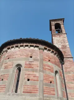Abside e campanile - Chiesa di San Pietro di Navigliano a San Sebastiano Da PoFrazione Navigliano