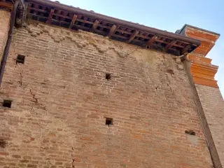 Fianco con fregi in cotto - Chiesa di San Giovanni Battista a Sale