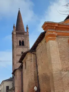 Fianco e campanile - Chiesa di San Giovanni Battista a Sale