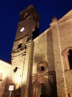 Portale sinistro e campanile - Chiesa di S. Maria e S. Siro - Santuario Madonna D.Guardia a Sale