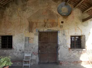 Affreschi in facciata - Cappella di San Giuliano a SaviglianoFrazione San Giuliano