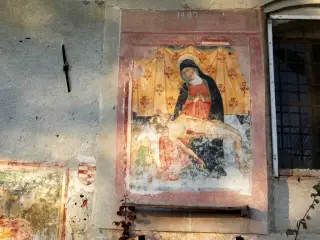 Parete Sud esterna Pietà - Cappella di San Giuliano a SaviglianoFrazione San Giuliano