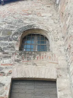 Ghiera scolpita - Chiesa di Santa Maria di Banno o di Santo Stefano o di Sezzè a Sezzadio