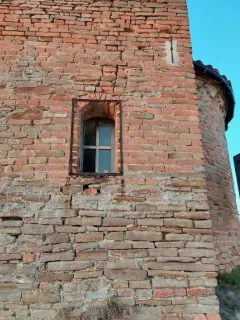Monofora fianco destro - Chiesa di Sant'Antonio Abate a Neviglie