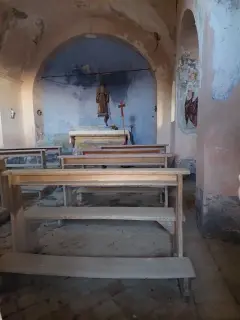 Interno dalla finestrella - Chiesa di Sant'Antonio Abate a Neviglie