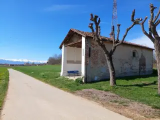 Facciata e fianco - Cappella di San Rocco a Trinità