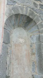 Monofora tamponata - Chiesa di San Gottardo a CannobioFrazione Carmine Superiore