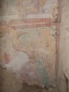 Tracce di affresco sull'antico arco trionfale nel sottotetto - Chiesa o Monastero dei Santi Pietro e Colombano a Pagno