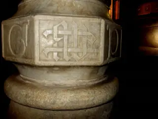 Fonte battesimale: a(nno) d(omini) - Parrocchiale di Sant'Andrea a Brossasco