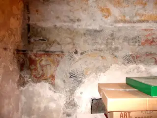 Affreschi cella alla  base del campanile parete sud lato est, parte inferiore - Parrocchiale di Sant'Andrea a Brossasco