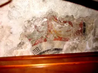 Affreschi c ella alla  base del campanile, parete ord, lato est, parte inferiore - Parrocchiale di Sant'Andrea a Brossasco