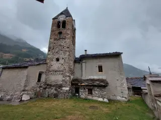 Fianco e campanile - Chiesa di San Giacomo a BellinoFrazione Chiesa