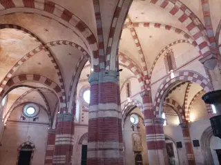 Interno - Abbazia di Santa Maria a RevelloFrazione Staffarda