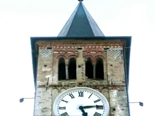 Dettaglio stemmi dei Cacherano - Parrocchiale dei Santi Marcellino, Pietro ed Erasmo a Envie