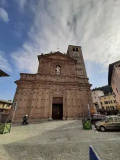 Facciata e campanile - Campanile Antica Chiesa di San Giovanni Battista a Barge