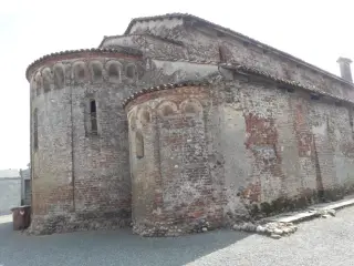 Abside e fianco sinistro - Chiesa di San Giovanni Ai Campi a Piobesi Torinese