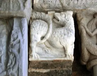 Sculture-Particolare - Sacra o Sagra di San Michele a Sant'Ambrogio di TorinoFrazione Sacra di San Michele