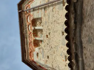 Dettagli della parte alta - Battistero di San Giovanni a Agrate Conturbia