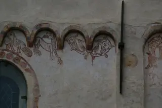 Affreschi simbolici sotto gli archetti pensili - Cattedrale di San Giusto a Susa