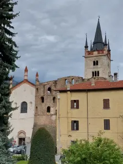 Facciata e campanile - Cattedrale di San Giusto a Susa