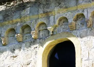 Archetti pensili e peducci - Chiesa di Santa Caterina a Chiomonte