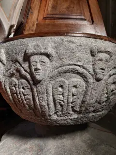 Acquasantiera - Parrocchiale di Santa Maria Assunta a Chiomonte