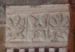 Capitello con stemma famiglia nobiliare - Chiesa della Madonna di Viatosto o Maria Ausiliatrice a AstiFrazione Viatosto