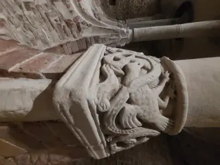 Capitello - Chiesa-cripta di Sant'Anastasio a Asti
