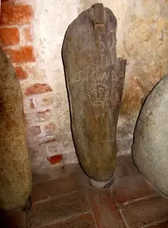 Cippo funerario romano - Chiesa di San Martino a Ciriè