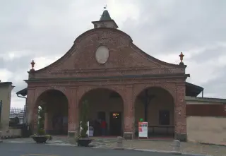 Facciata settecentesca - Chiesa Cimiteriale di San Pietro Vecchio o del Cimitero o de Peza a Favria
