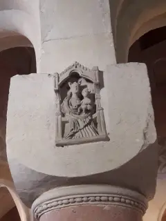 Capitello scolpito con Madonna col Bambino - Battistero o Rotonda di San Pietro in Consavia a Asti