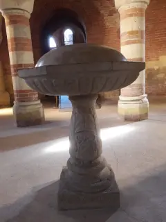 Fonte battesimale - Battistero o Rotonda di San Pietro in Consavia a Asti