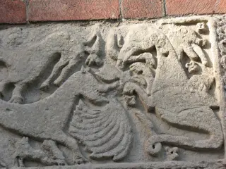 Particolare architrave lato sud - Battistero o Rotonda di San Pietro in Consavia a Asti