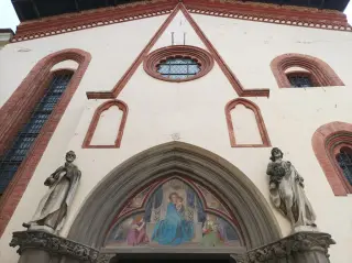 Facciata e lunetta - Chiesa di San Giovanni a Avigliana