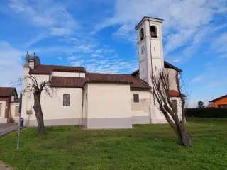 Vista fianco e affreschi - Parrocchiale di Santa Cecilia a Caresanablot