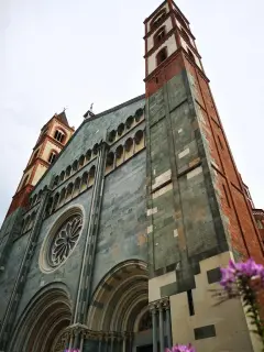 Facciata - Basilica di Sant'Andrea a Vercelli