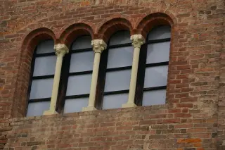Facciata - Quadrifora - Chiesa di San Paolo a Vercelli