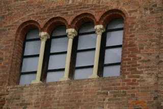 Facciata - Quadrifora - Chiesa di San Paolo a Vercelli