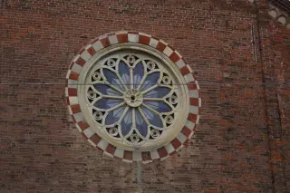 Facciata - Rosone - Chiesa di San Paolo a Vercelli