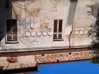 Fianco con archetti pensili e affreschi - Parrocchiale di San Giorgio e Martino o della Natività di Maria a Vicolungo