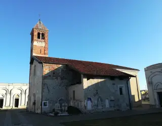 Fianco - Chiesa di Santa Maria Vecchia a Sillavengo