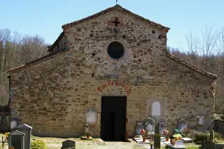 Facciata - Chiesa Cimiteriale di San Giorgio a MontafiaFrazione Bagnasco