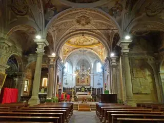 Interno e sulla destra San Cristoforo - Parrocchiale di San Bartolomeo a Mezzana Mortigliengo