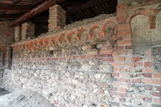 Fianco desto sommitale - Chiesa della Madonna di Cerniori o Santa Maria de Cerniori a RoasioFrazione Curavecchia